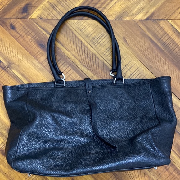 Guia’s Italy Leather Shoulder Bag - Picture 2 of 16